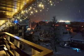 в ночное время вид с балконом.jpg